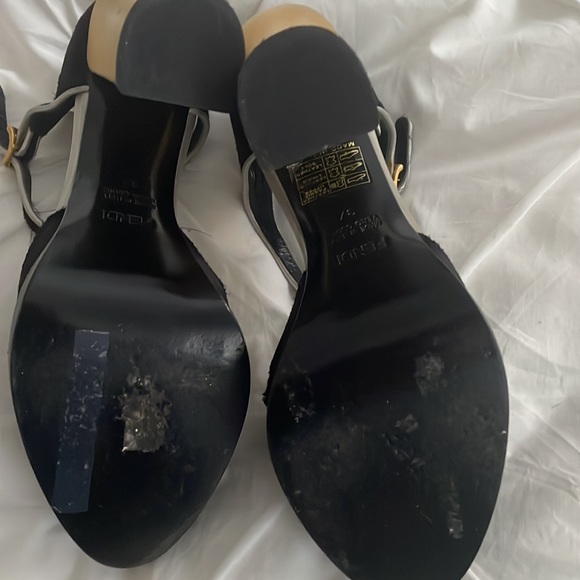 Fendi T strap suede black pumps - Picture 5 of 9